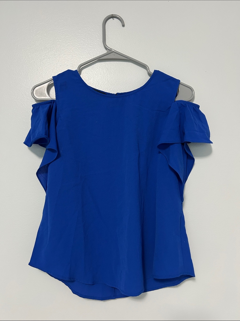Iz Byer Cold-Shoulder Ruffle Blouse in Blue